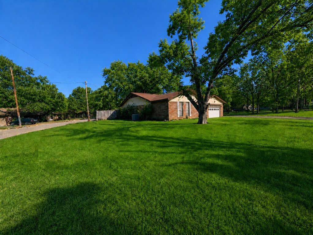 120 Juniper Drive, Palestine, TX 75803