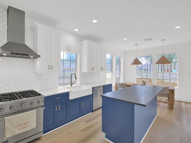 6001 Sierra Arbor CT, Austin, TX 78759
