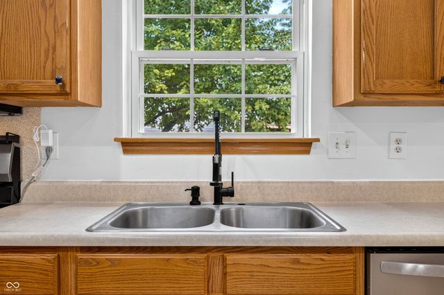 1545 Black Oak Court, Franklin, IN 46131