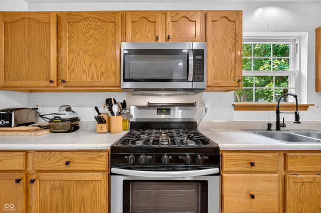 1545 Black Oak Court, Franklin, IN 46131