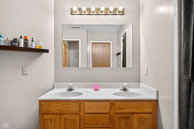 1545 Black Oak Court, Franklin, IN 46131