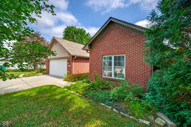 1545 Black Oak Court, Franklin, IN 46131