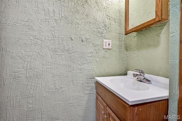 6229 State Highway 32, Farmington, MO 63640