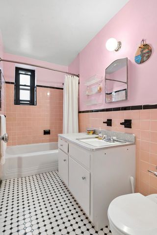 3240 91st St Apt 408, New York City, NY 11369