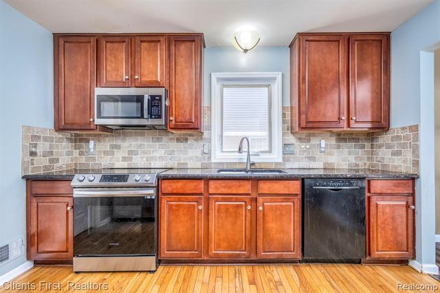 37911 Plymouth Road, Livonia, MI 48150