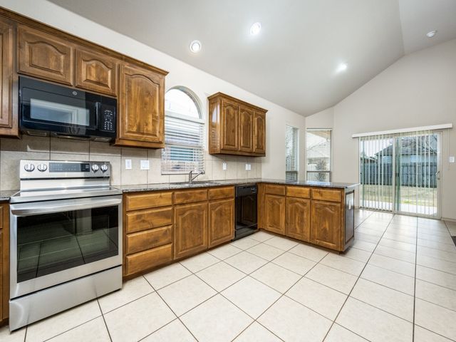 3229 Hornbeam Street, Denton, TX 76226