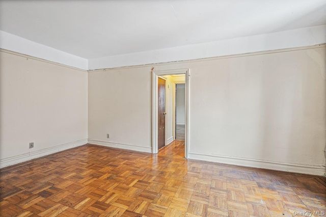 155-17 Sanford Ave E, Flushing, NY 11355