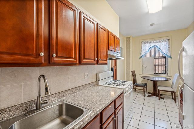 155-17 Sanford Ave E, Flushing, NY 11355