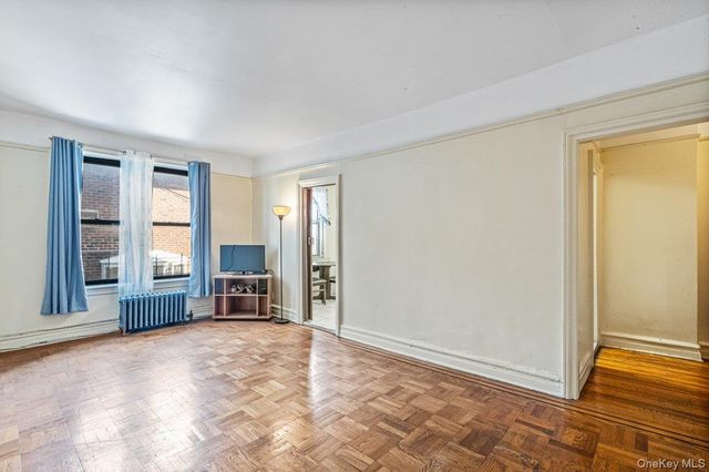 155-17 Sanford Ave E, Flushing, NY 11355