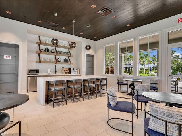9257 Cayman DR, Naples, FL 34114
