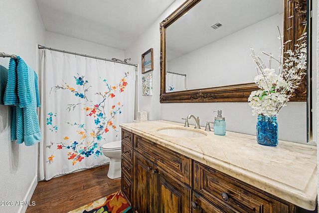 1826 E LAKECREST Drive, Gilbert, AZ 85234