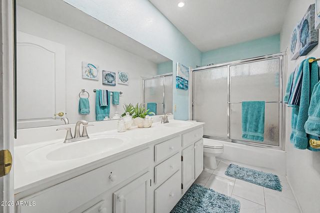 1826 E LAKECREST Drive, Gilbert, AZ 85234