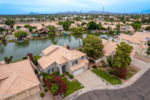 1826 E LAKECREST Drive, Gilbert, AZ 85234