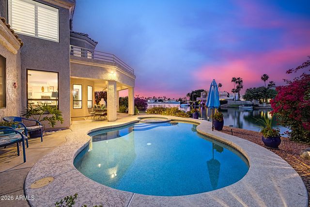 1826 E LAKECREST Drive, Gilbert, AZ 85234
