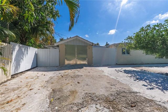 5278 Floridan AVE, Naples, FL 34113