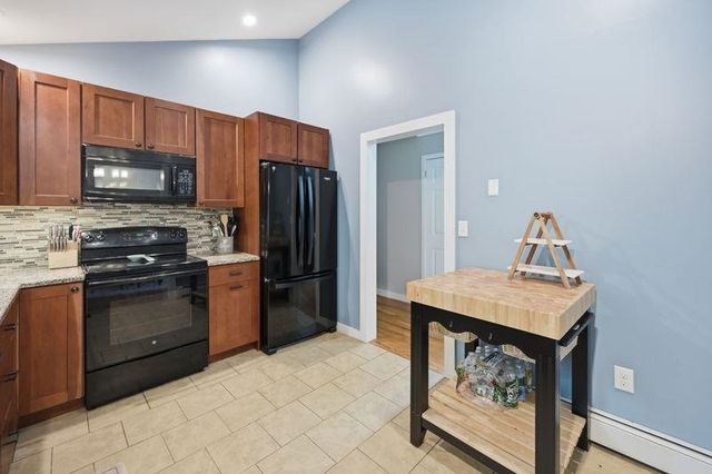 10 Hillside Road, Kingston, NH 03848