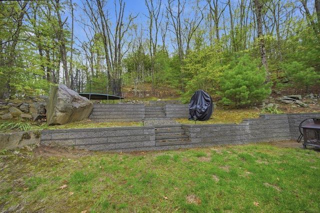 10 Hillside Road, Kingston, NH 03848
