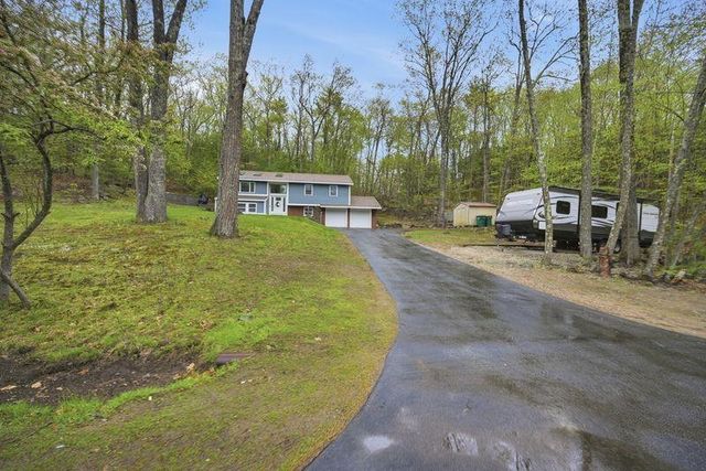 10 Hillside Road, Kingston, NH 03848