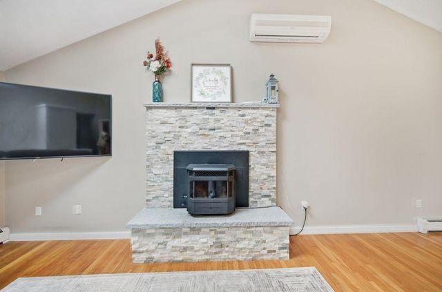 10 Hillside Road, Kingston, NH 03848