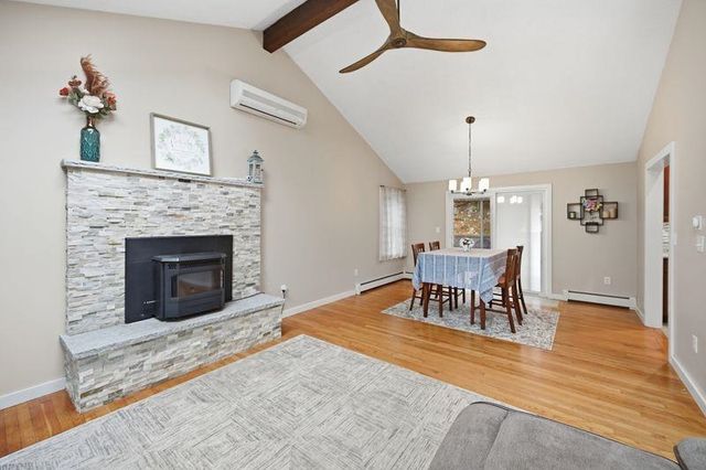 10 Hillside Road, Kingston, NH 03848