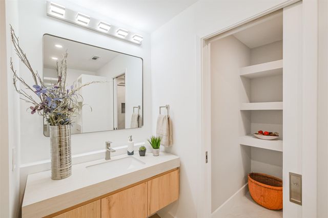 5100 San Felipe Street 363, Houston, TX 77056