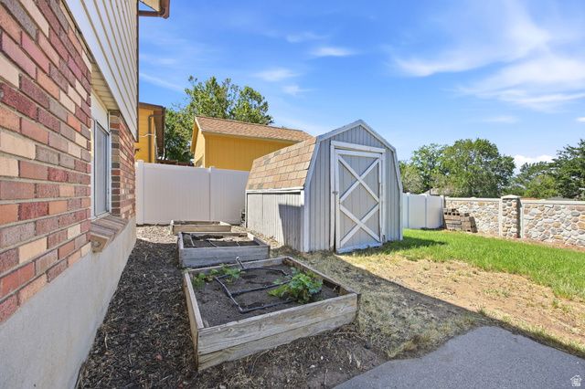 11042 S LINDON RD, Sandy, UT 84092
