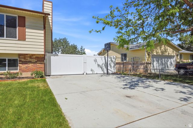 11042 S LINDON RD, Sandy, UT 84092