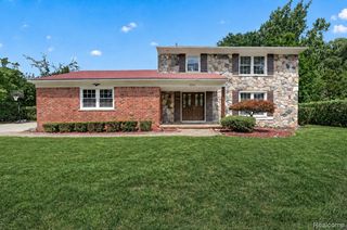 2834 Rossmoor Circle, Bloomfield Hills, MI 48302