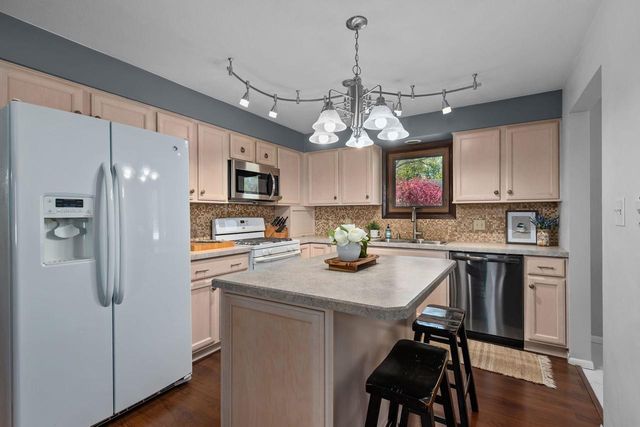 3300 N RANKIN STREET, Appleton, WI 54911