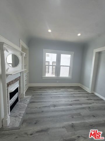 136 W 43rd Place, Los Angeles, CA 90037