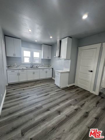 136 W 43rd Place, Los Angeles, CA 90037