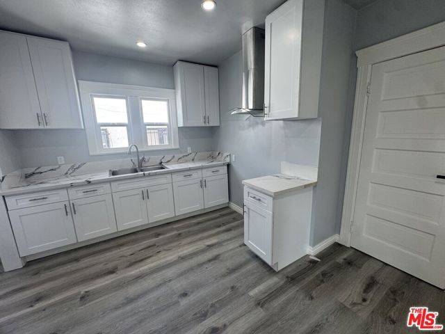 136 W 43rd Place, Los Angeles, CA 90037