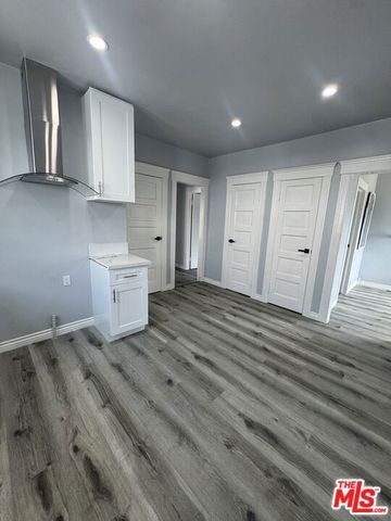 136 W 43rd Place, Los Angeles, CA 90037