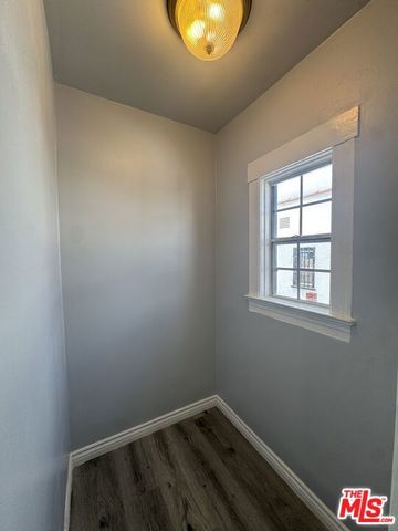 136 W 43rd Place, Los Angeles, CA 90037