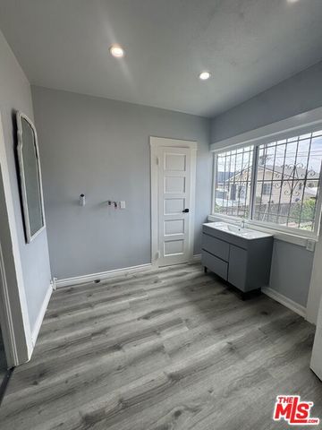 136 W 43rd Place, Los Angeles, CA 90037