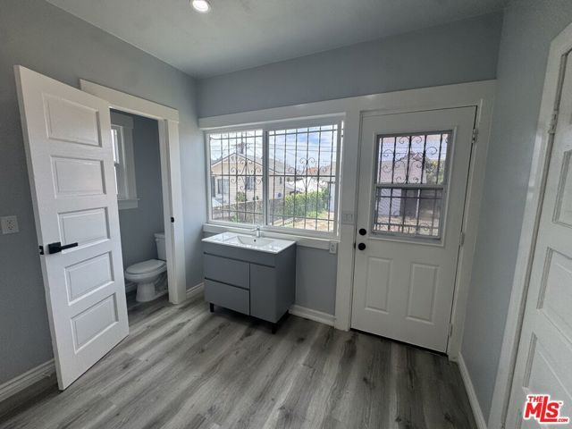 136 W 43rd Place, Los Angeles, CA 90037