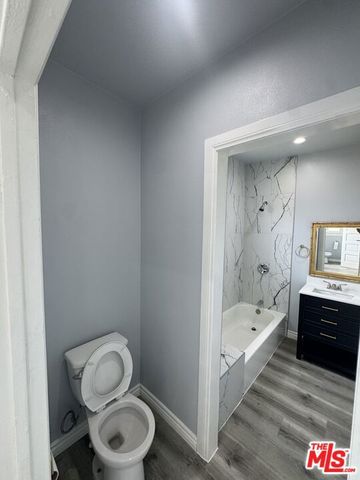 136 W 43rd Place, Los Angeles, CA 90037