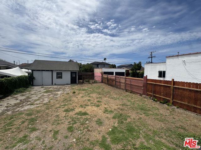 136 W 43rd Place, Los Angeles, CA 90037