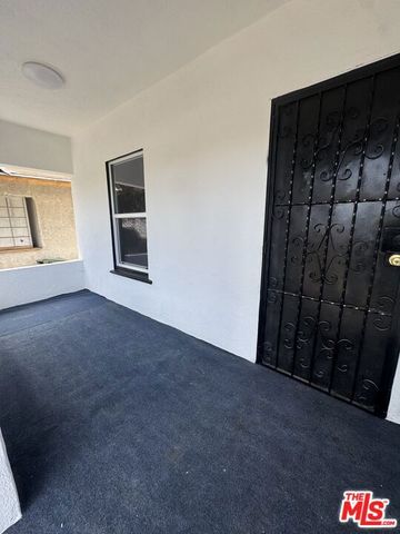136 W 43rd Place, Los Angeles, CA 90037