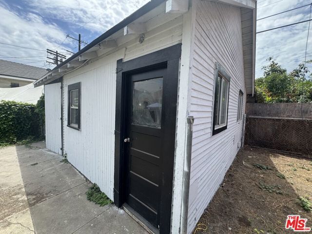 136 W 43rd Place, Los Angeles, CA 90037