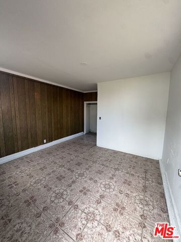 136 W 43rd Place, Los Angeles, CA 90037