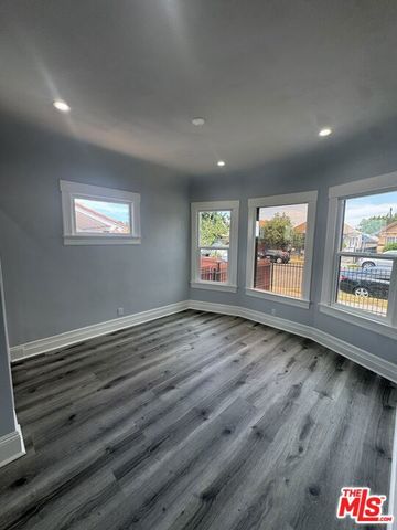 136 W 43rd Place, Los Angeles, CA 90037