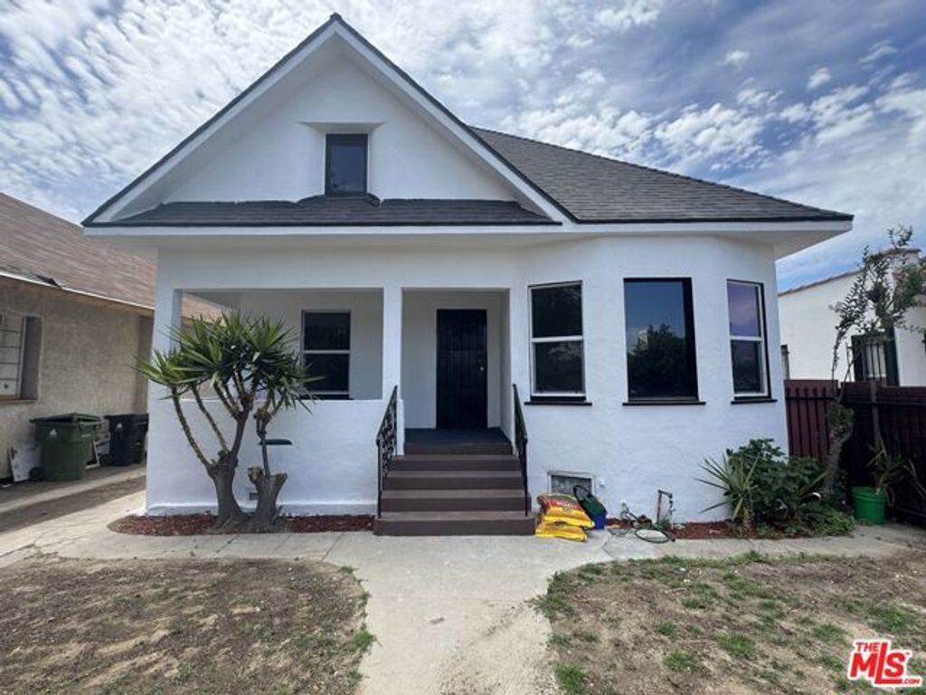 136 W 43rd Place, Los Angeles, CA 90037