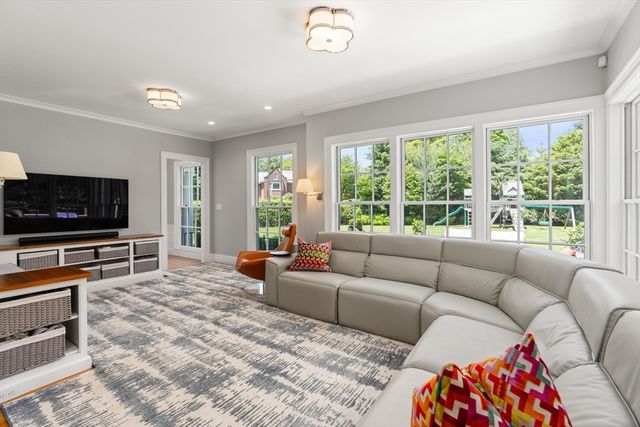 10 Burnham Rd, Newton, MA 02465