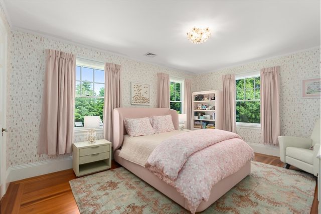 10 Burnham Rd, Newton, MA 02465