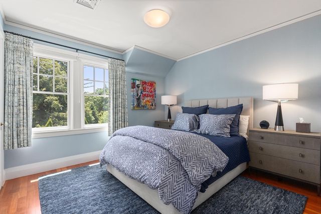 10 Burnham Rd, Newton, MA 02465