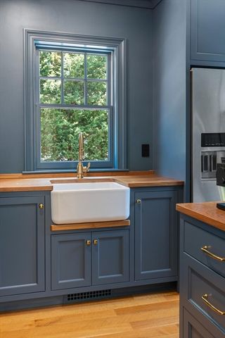 10 Burnham Rd, Newton, MA 02465