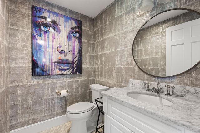10 Burnham Rd, Newton, MA 02465