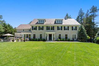 10 Burnham Rd, Newton, MA 02465