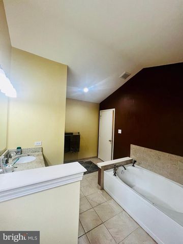 18 WAKEFIELD RD, Atco, NJ 08004